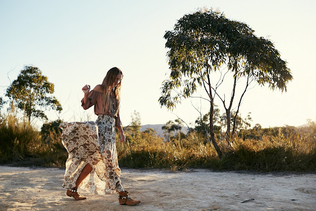 sunrise never ends tree of life,mode,australis,byron bay,wood cabin,ming Nomchong,hippie,bohème,gypsy