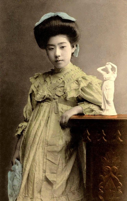 Rare Photos of Geisha and Maiko Without Kimono from 1900 