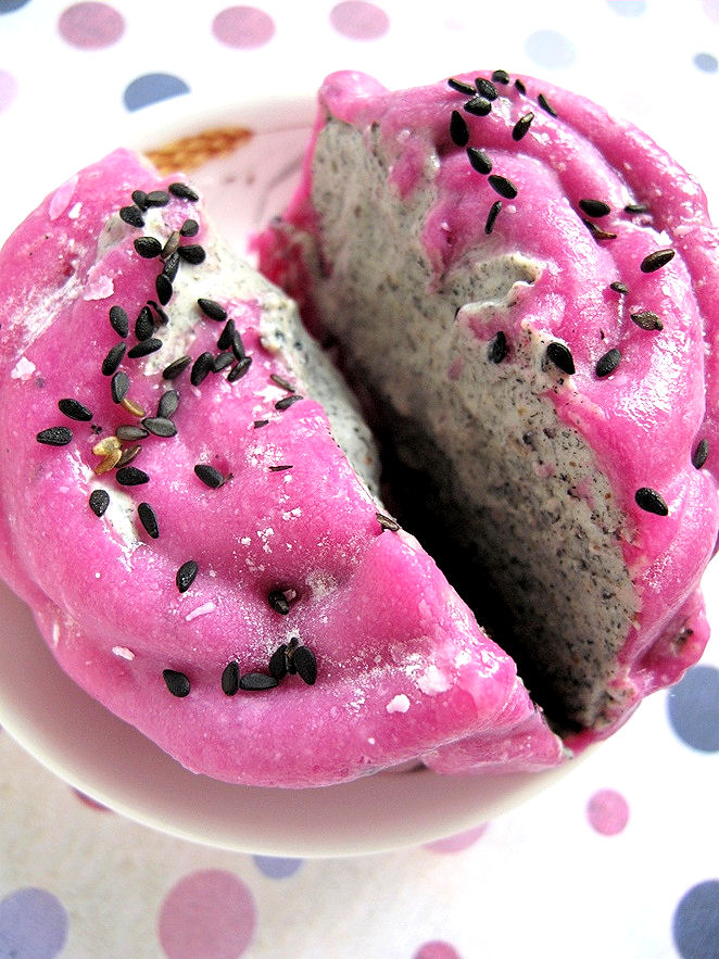 Dragonfruit black sesame mochi ice cream