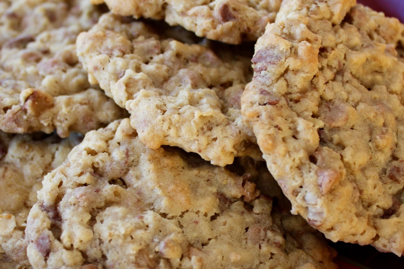 Living on Cloud Nine CINNAMON TOFFEE OATMEAL COOKIES
