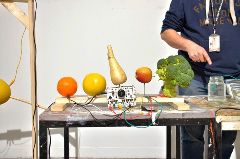 hacer música con instrumentos DIY