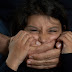 Il tente de violer une femme, mais il va instantanément le regretter!
