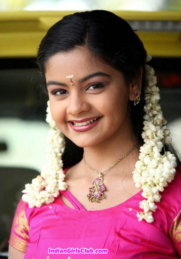  the traditional women wear for south indian preteen girls in Kerala 