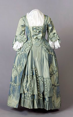 18th century american women's clothing