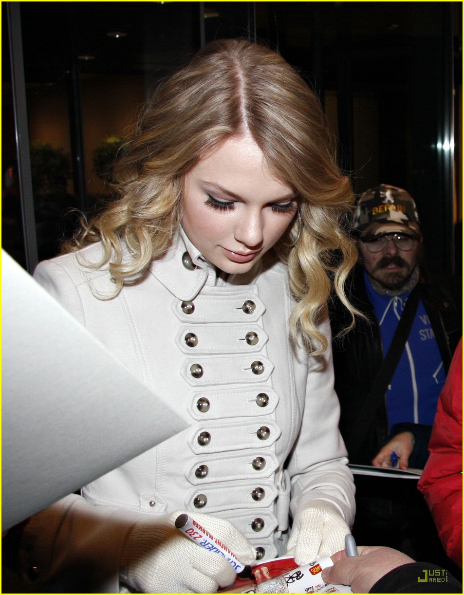 taylor swift, taylor swift latest hairstyle photos, taylor swift latest hairstyle photo, taylor swift latest hairstyle picture, taylor swift latest hairstyle pictures, taylor swift latest hairstyle pics