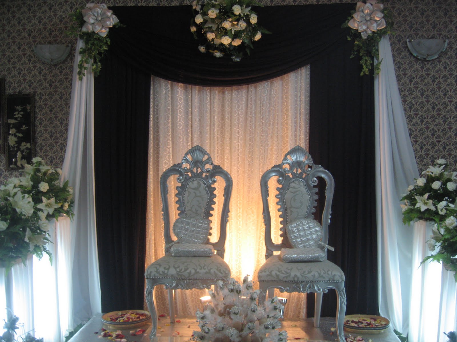 Pelamin Hitam Gold