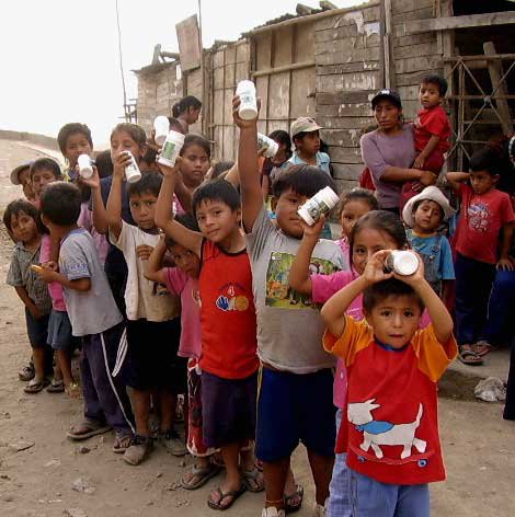 Peruvian children wi/Usanimals