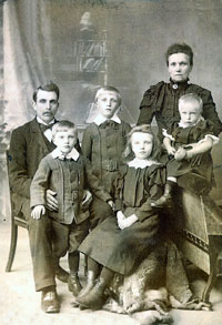 [Victorian-family.jpg]