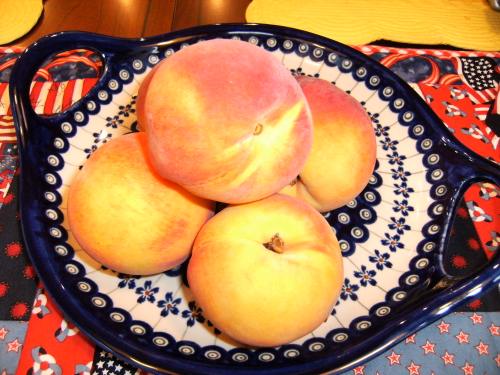 [plate+of+peaches+500.jpg]