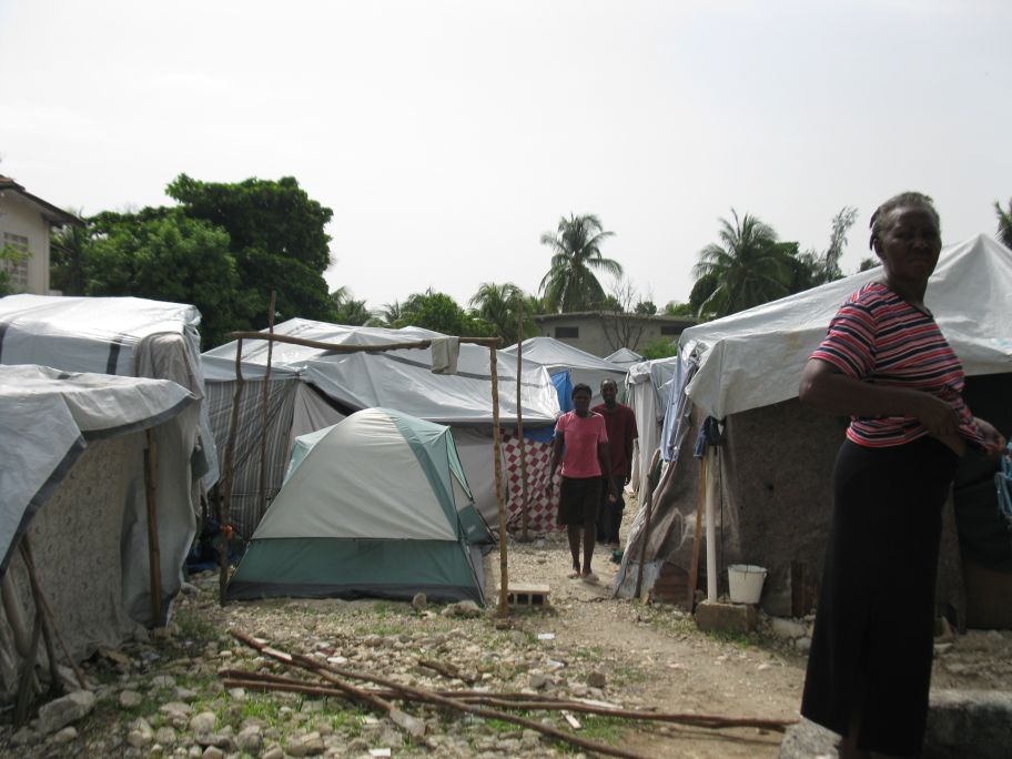 HAITI CORAM DEO PALAIS DE L'ART REFUGE CAMP DELMAS 33