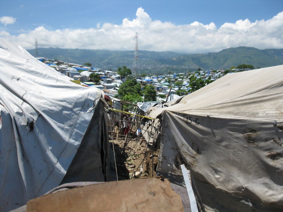 HAITI CORAM DEO photos camp fire delmas 33 part 3