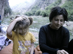 Francisca y Mauge recién levantadas de la siestita.