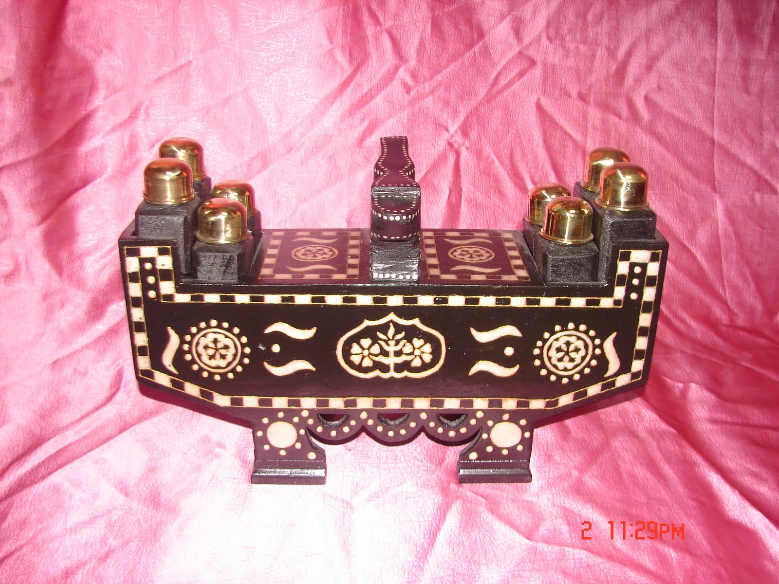 Ayakkabi Boya Sandigi Siyah Kucuk Islemeli Sandik