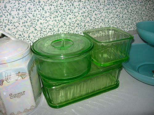 [DepressionGlassFridgeContainers]