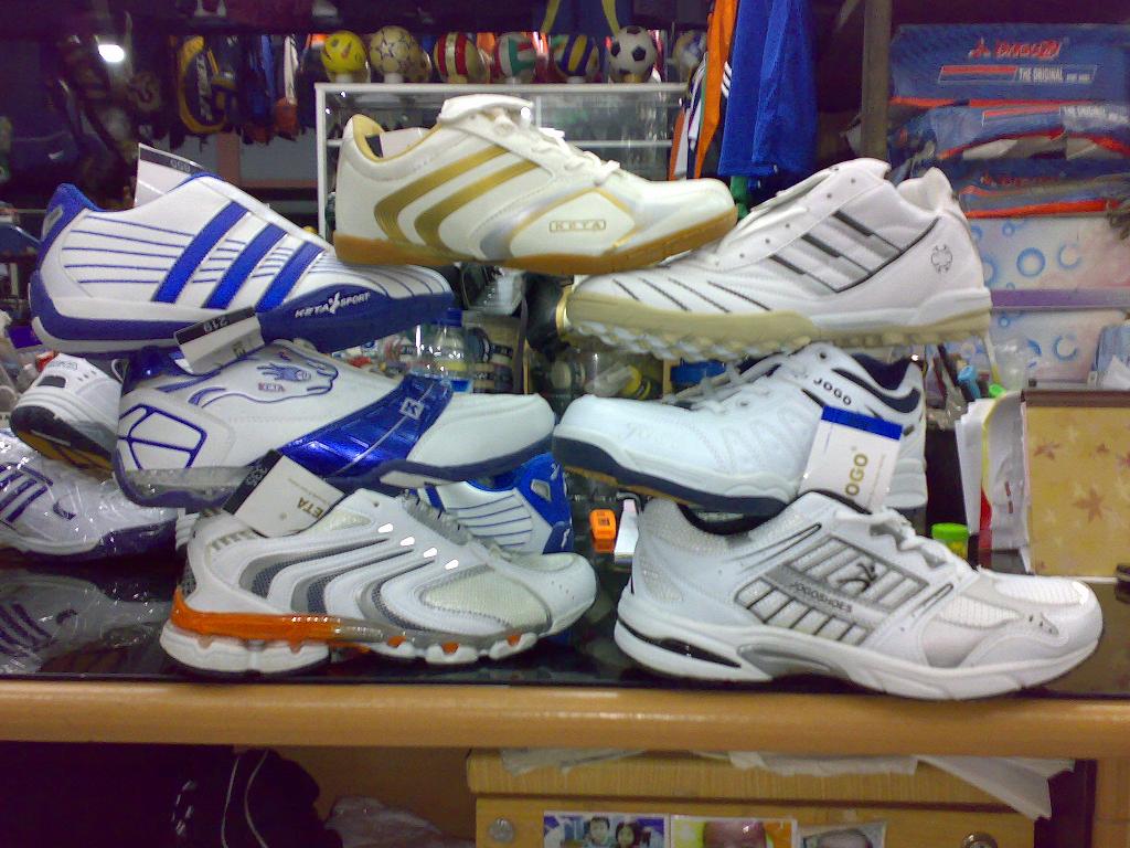 Sepatu Futsal Adidas