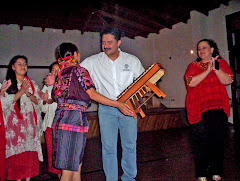 Entrega de Recuerdos al Alcalde Municipal Local