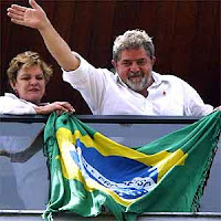 Lula navega e surfa em um mar de tranquilidade Lula navega e surfa em um mar de tranquilidade