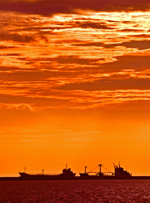 Sunset Di Selat Makassar