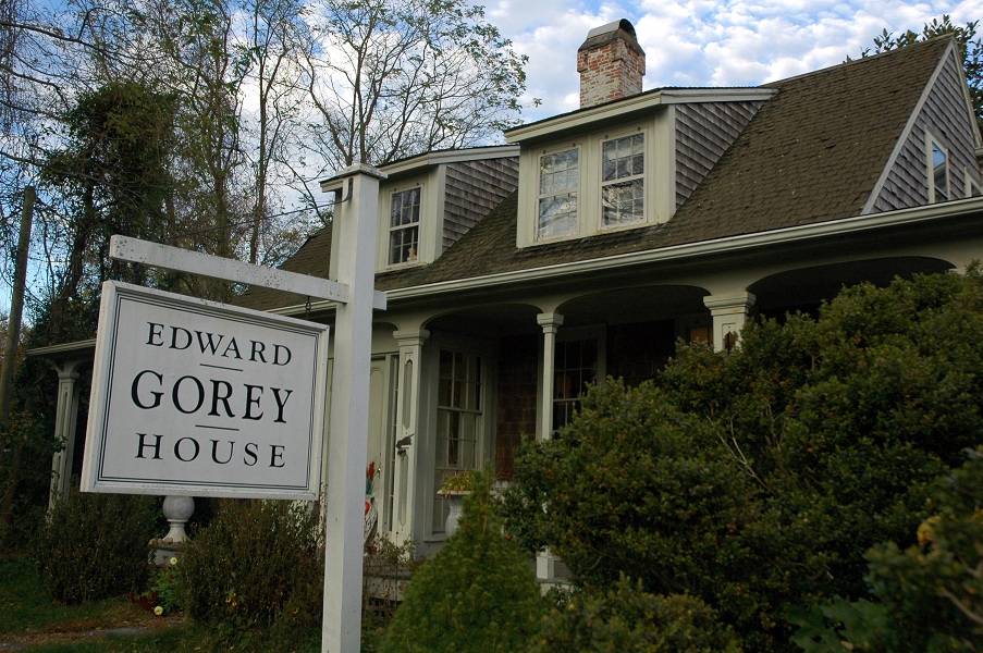 OTIS (Odd Things I've Seen) The New England Grimpendium Edward Gorey