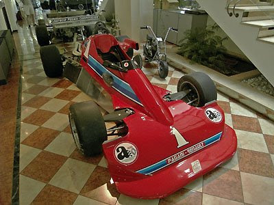 credit auto assurance voiture Pagani zonda visite usine fabrication moteur restauration musee italie photo video factory