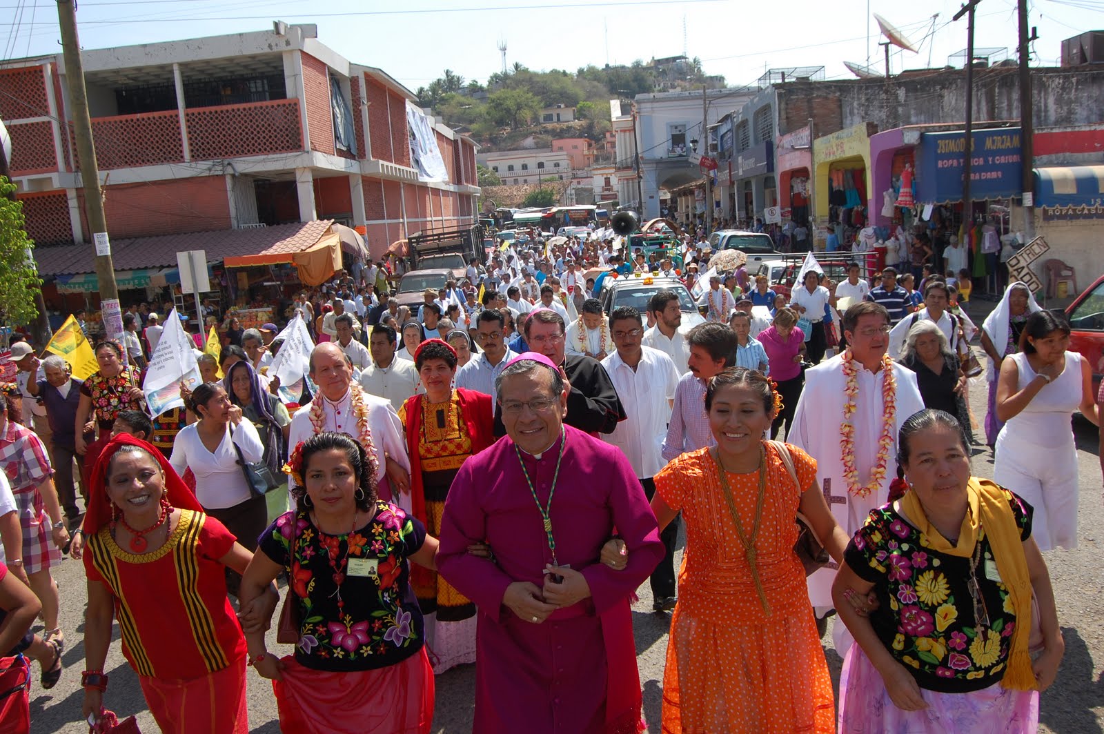 Reciben al nuevo obispo de Tehuantepec Expresion una nueva vision de