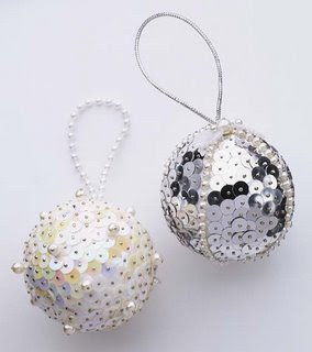 Artesanato Natalino: Bolas de Natal com paetes, lantejoulas e miçangas