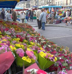 Marché dans la rue en Paris