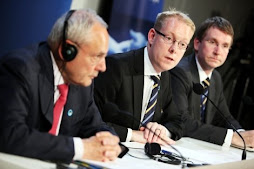 tobías billström el ministro sueco para los refugiados y el comisionado jacques barrot a la cabeza