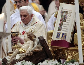 Benedicto XVI que sufrió la agresión física de una mujer enferma