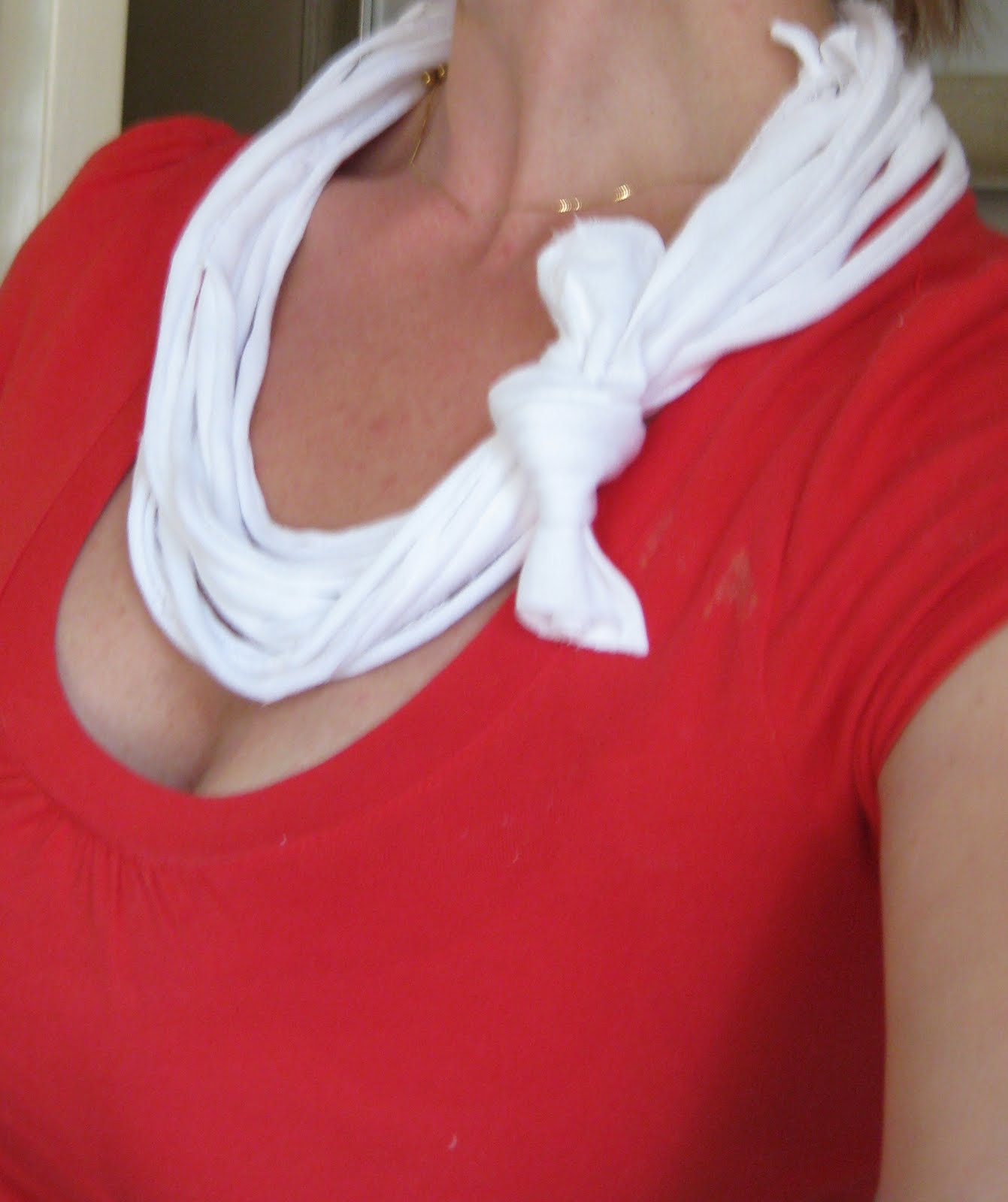 sewhungryhippie How to make a T shirt Necklace