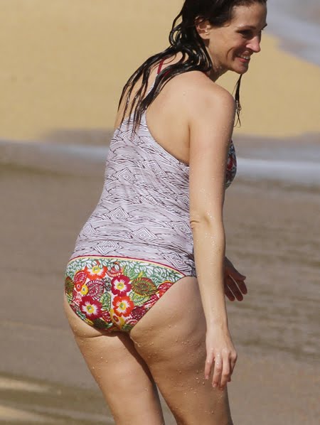 We also get a bad beach body Julia Roberts Shockingly enough she doesn't 