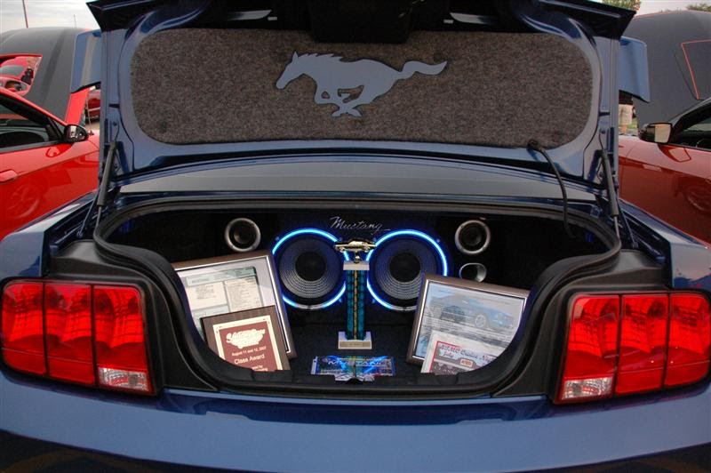 2006 mustang subwoofer box