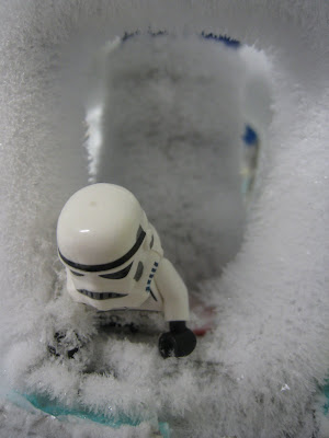 Un stormtrooper tente l'ascension d'un puits de glace