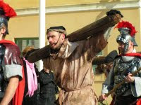 http://2.bp.blogspot.com/_-udl35UeHQw/SvbXhcAkSpI/AAAAAAAAAqk/9LfxZjbyPdw/s200/korsvandringen-passionspelet.JPG