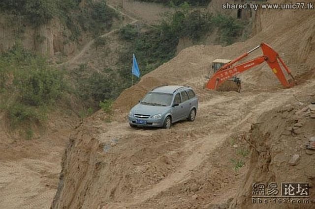 http://2.bp.blogspot.com/_-x7gqq9QJuA/TIO1IGuMssI/AAAAAAAATA0/XgIETOGkxLI/s1600/bad_parking_03.jpg