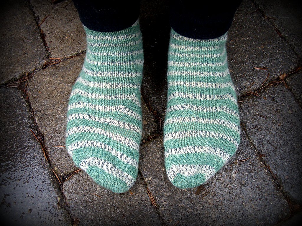 [Arch+shaped+socks-3-2.jpg]