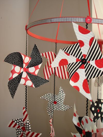 [fabric+pinwheel+mobile+tutorial.jpg]