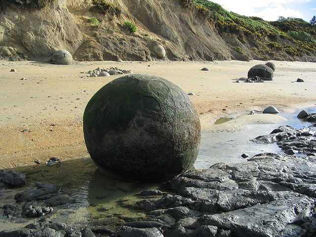 Bãi đá “trứng rồng” bí hiểm ở New Zealand Moeraki+8