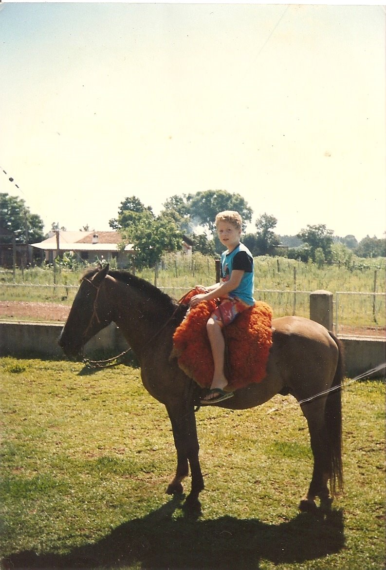 [RODRIGO+EM+RINCÃO+VERMELHO,+EM+1989..jpg]