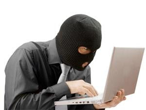 pencuri laptop