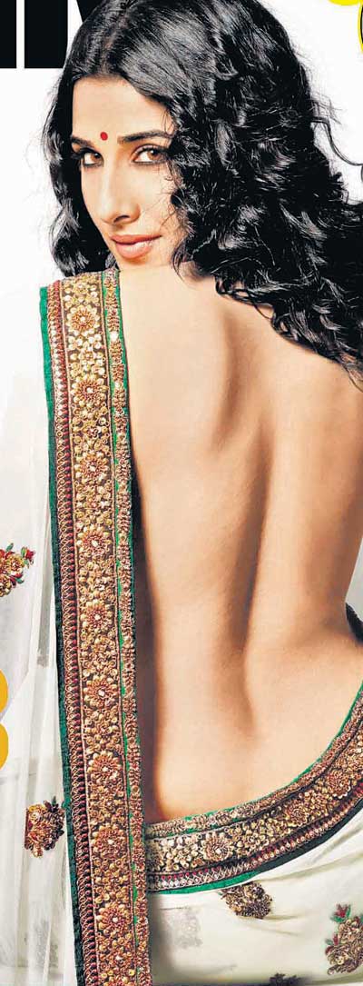فيديا بالان في عارية الذراعين Vidya-Balan-poses-backless+in+a+saree