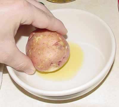 [09-cooking-a-potatoe.jpg]