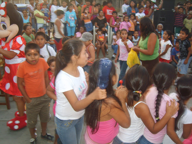 BAILANDO Y CANTANDO