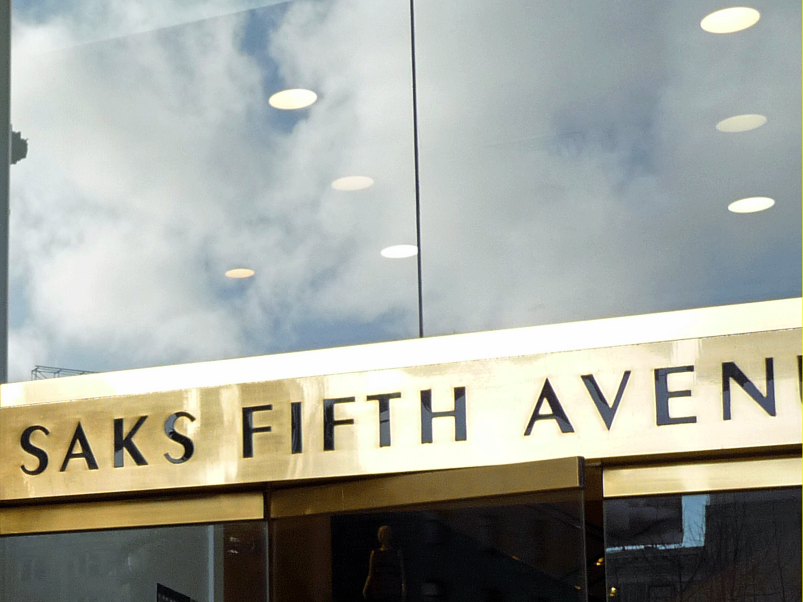 [Saks-Entrance.gif]