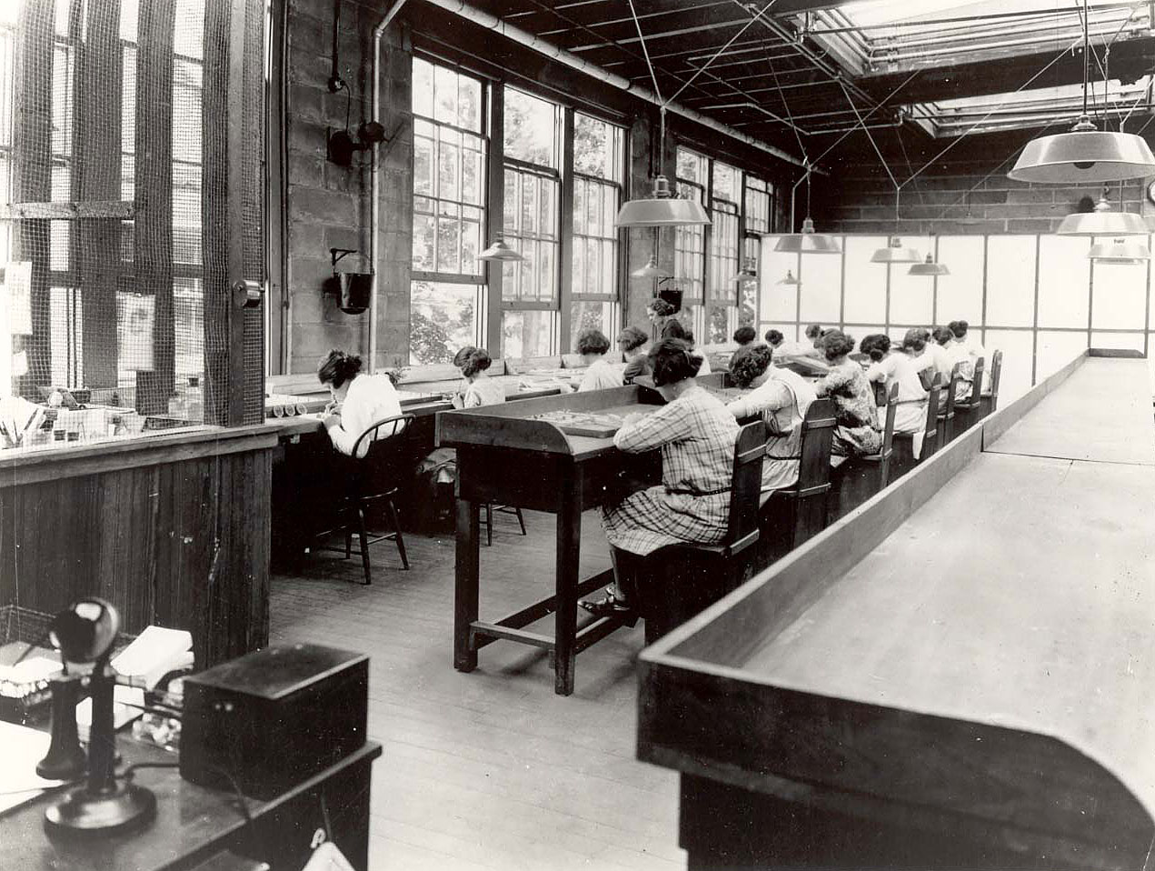 [US-Radium-Girls-1922.jpg]