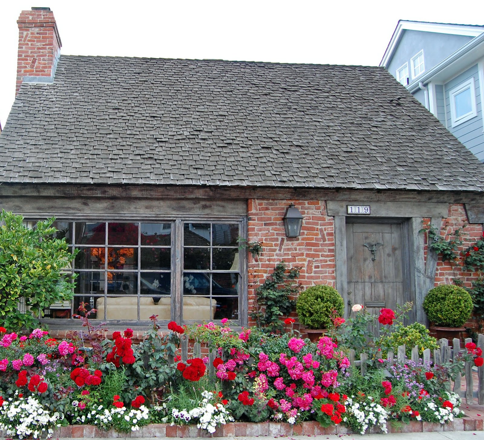 Pink Roses and a Little Cottage Great Beautiful Garden