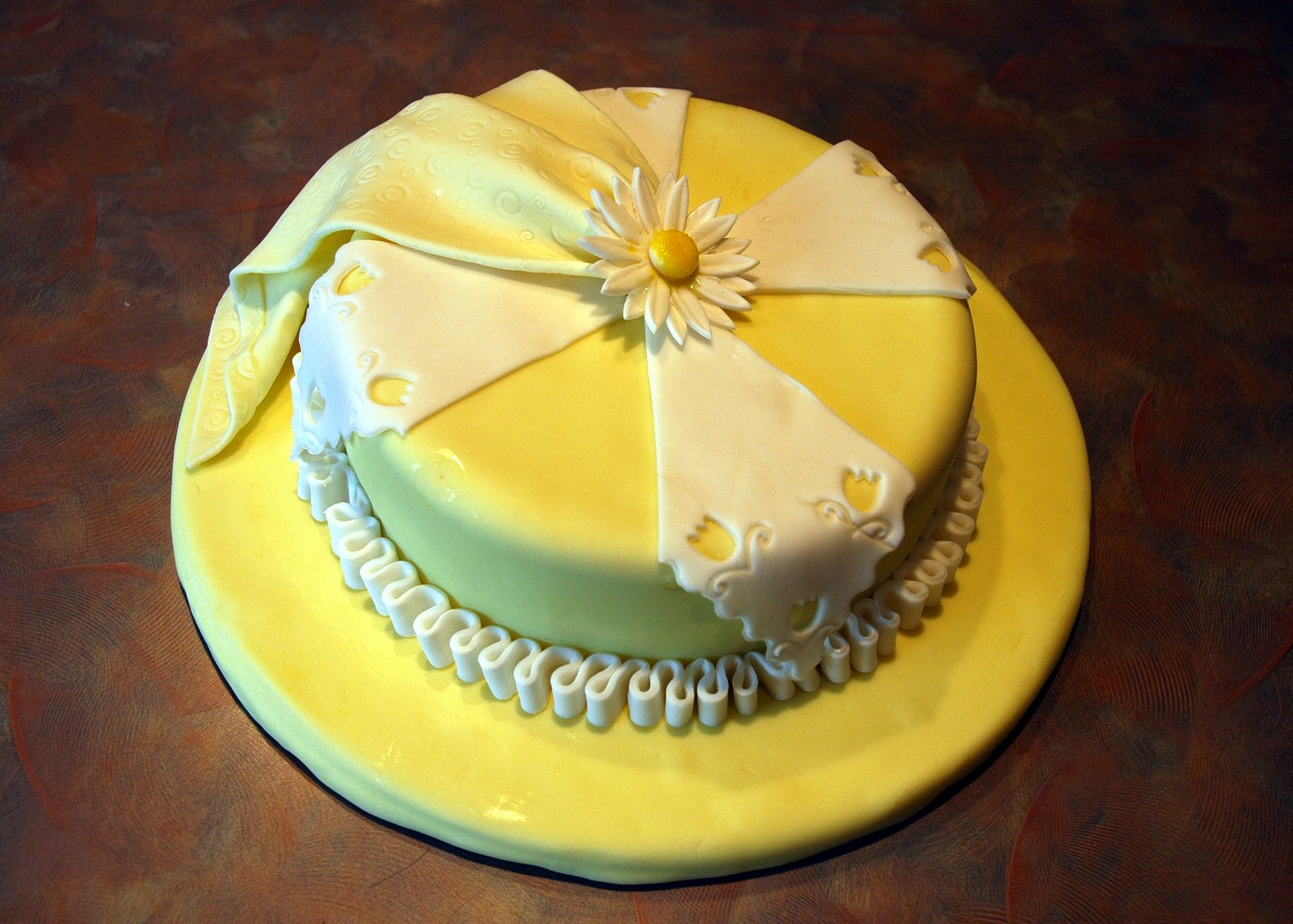[YellowNot+a+hat+cake.jpg]