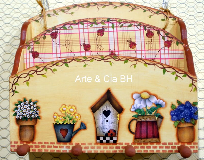Decoupage em Madeira: Porta Correspondências
