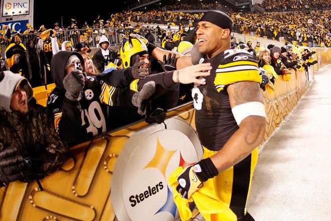 [08_bal3_woodleyfans.jpg]