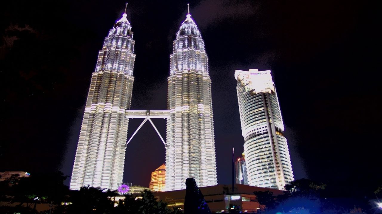[09+Petronas+Towers.jpg]